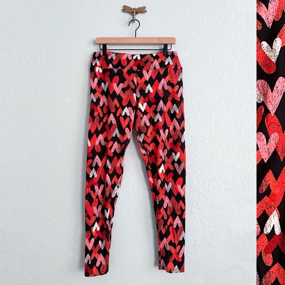 LuLaRoe Pants - LulaRoe•Tall & Curvy•Heart Valentine Print Leggings